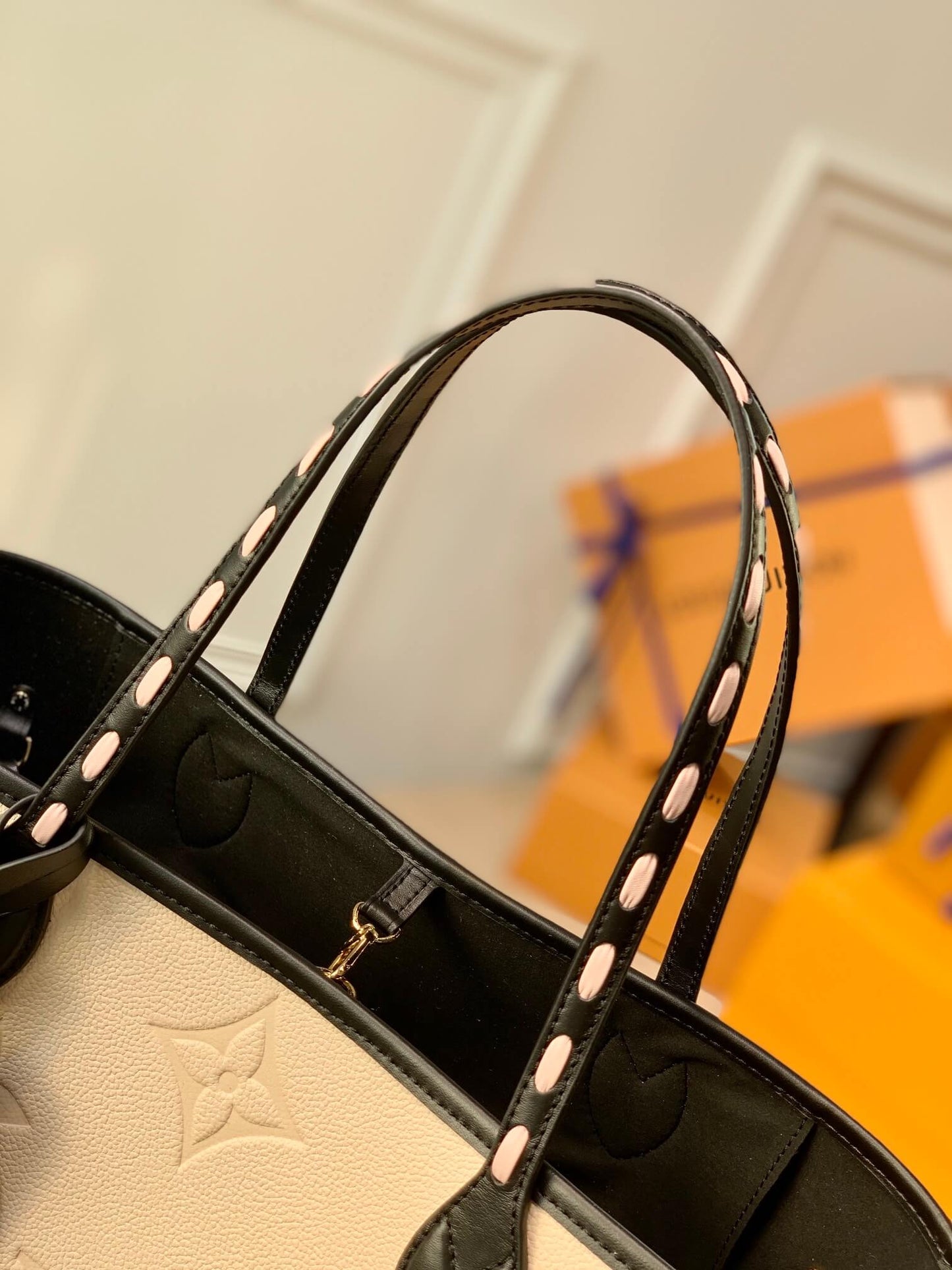 m58525 match neverfull monogram handbag white calfskin monogram
