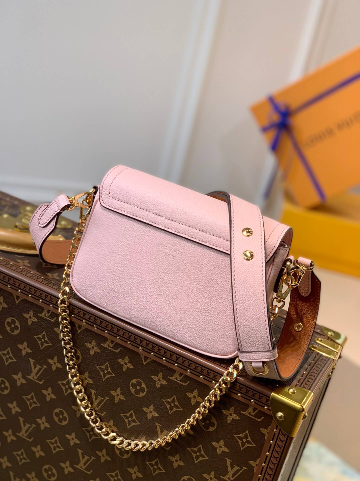 m58555 lockme tender shoulder bag cross body bags pink lambskin