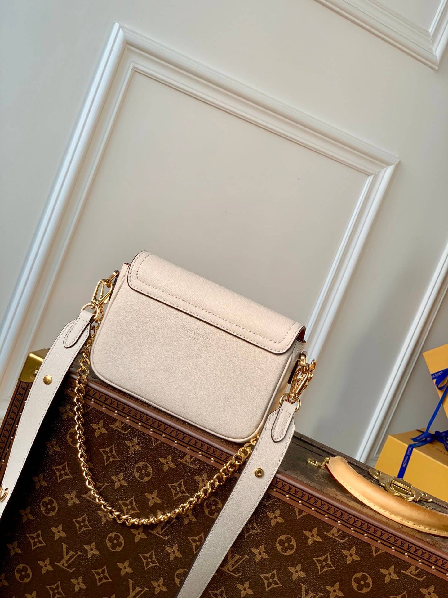 m58557 lockme tender shoulder bag cross body bags dirty white lambskin