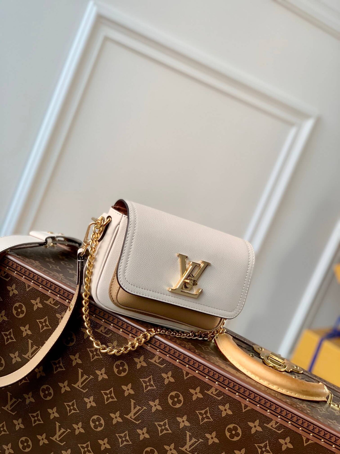 m58557 lockme tender shoulder bag cross body bags dirty white lambskin