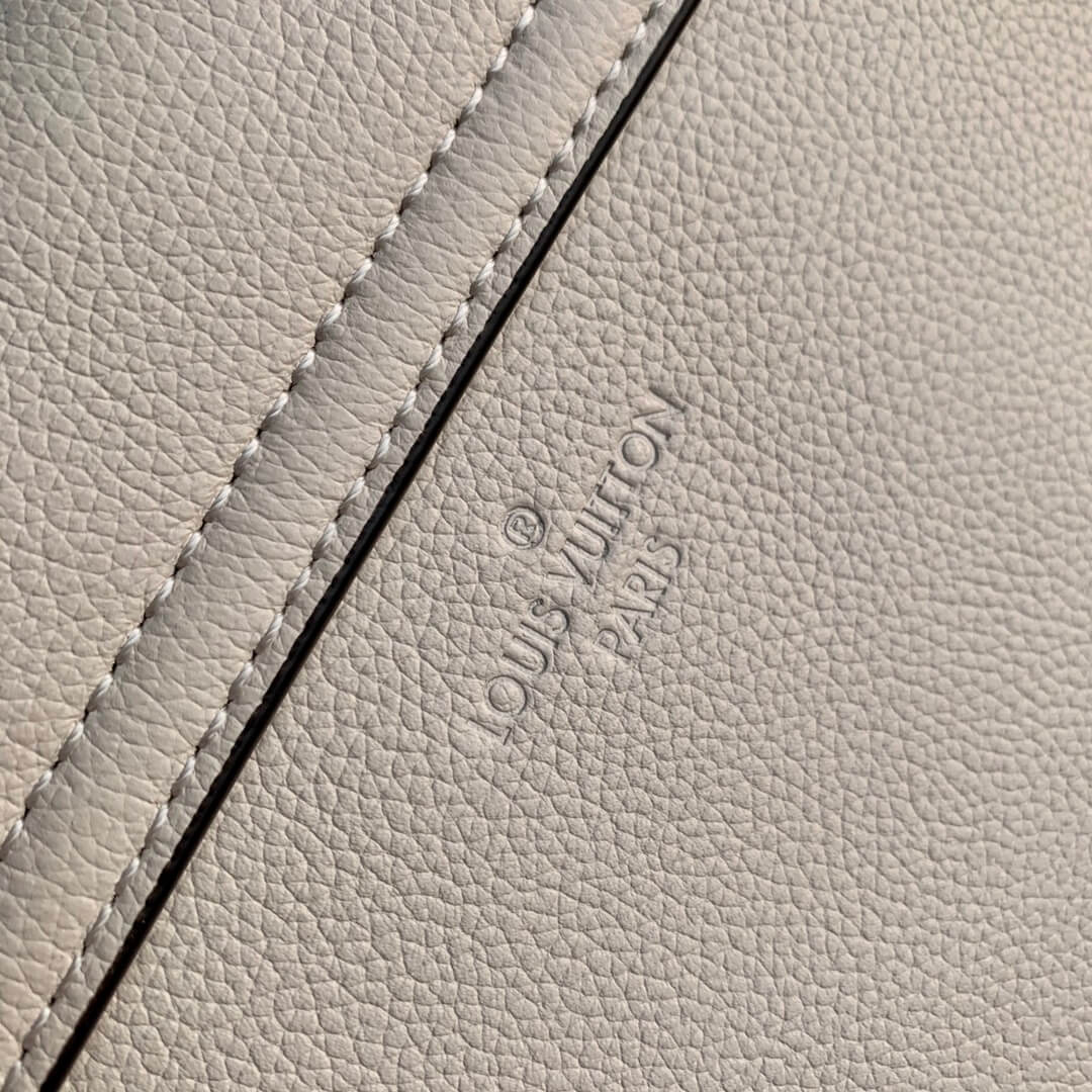 m58557 lockme tender shoulder bag cross body bags dirty white lambskin