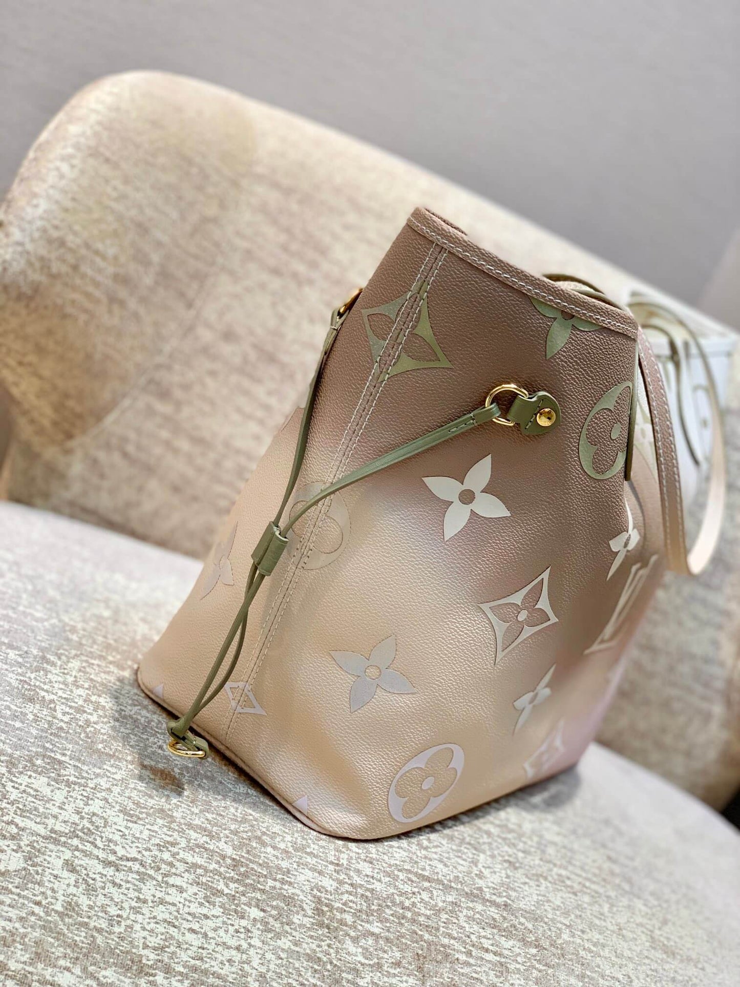 m20511 neverfull monogram light pink apricot