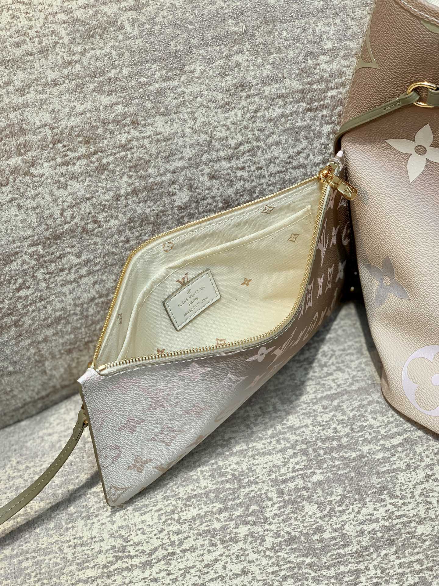 m20511 neverfull monogram light pink apricot