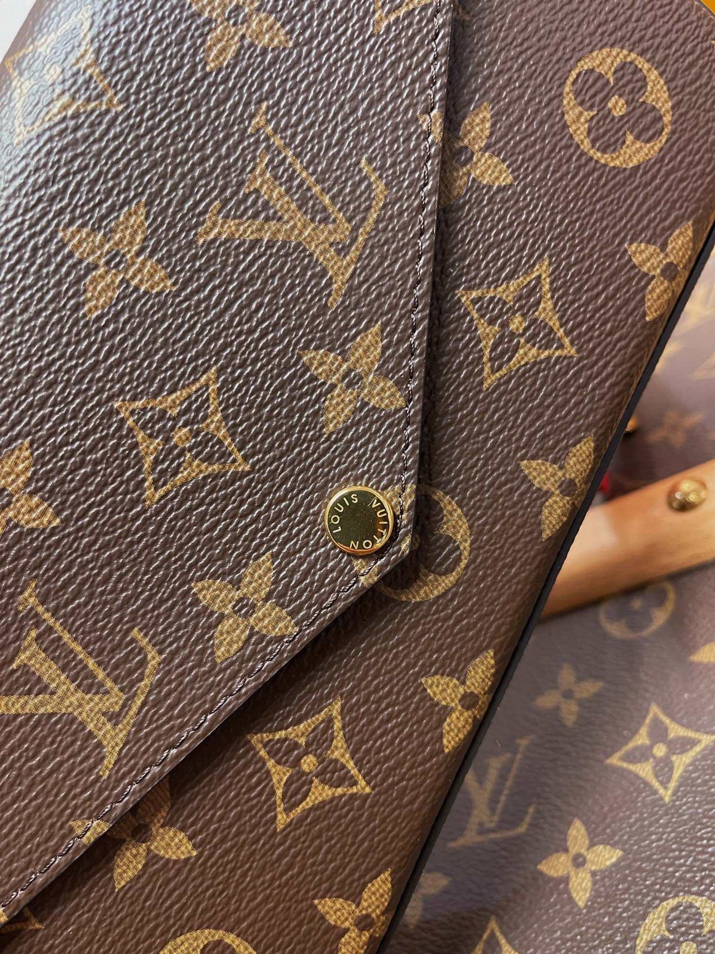 m61276 felicie pochette clutch bag monogram canvas brown maroon inside