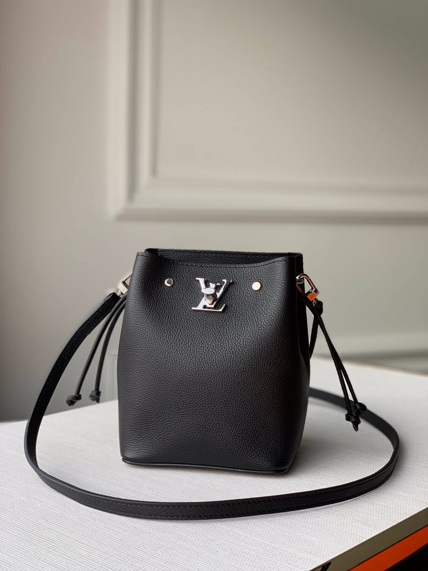 m68709 nano lockme bucket bucket bag handbag shoulder bag black lambskin
