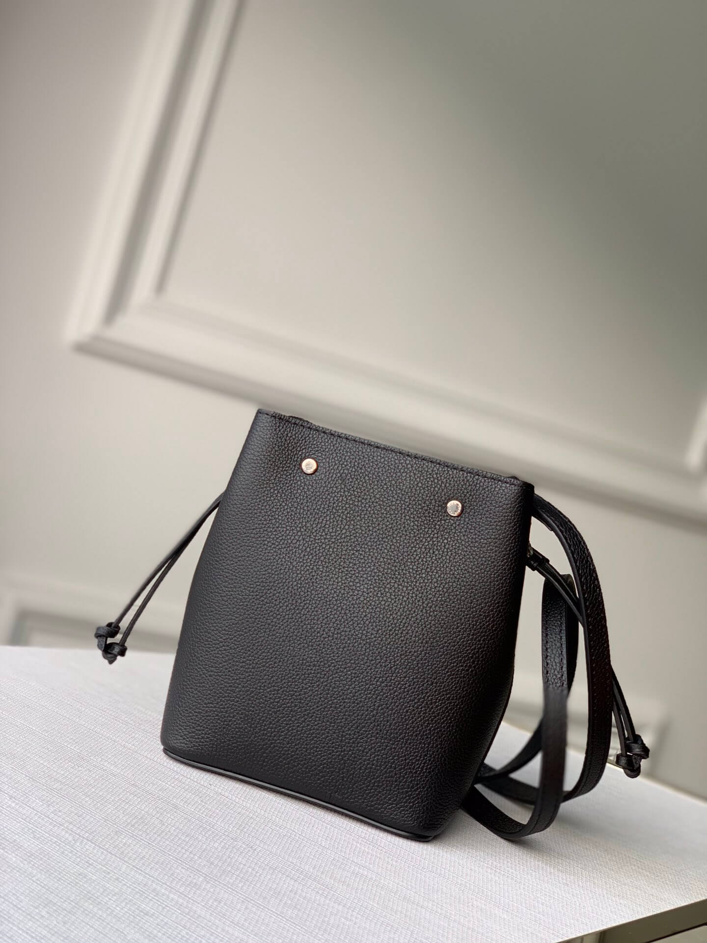 m68709 nano lockme bucket bucket bag handbag shoulder bag black lambskin