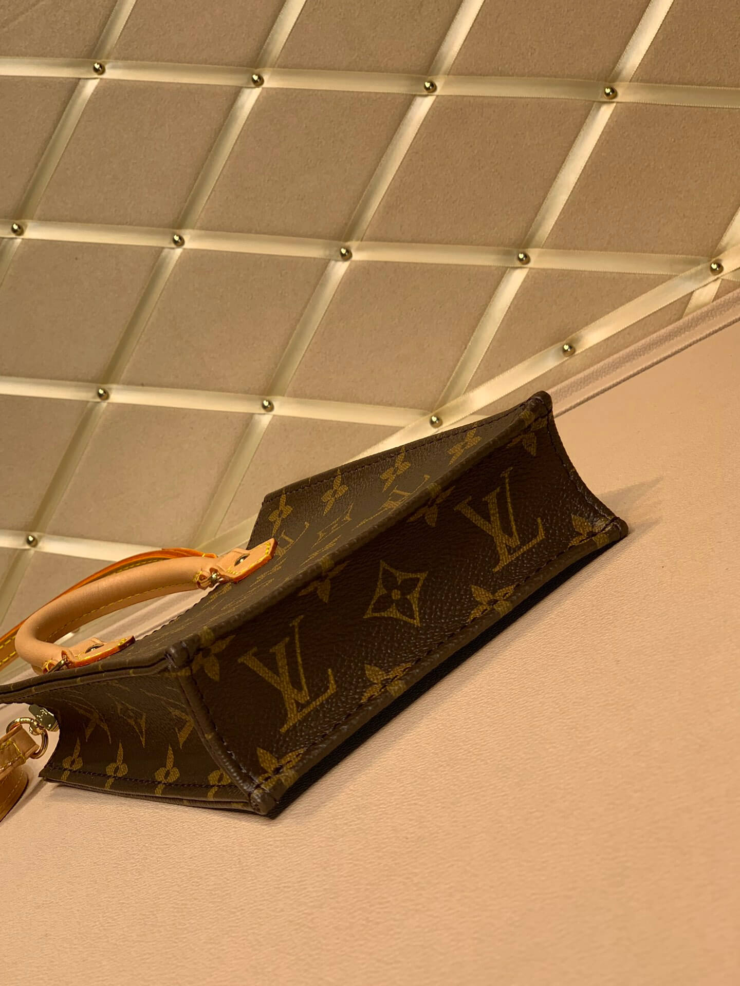 louis vuitton lv m69442 petit sac plat