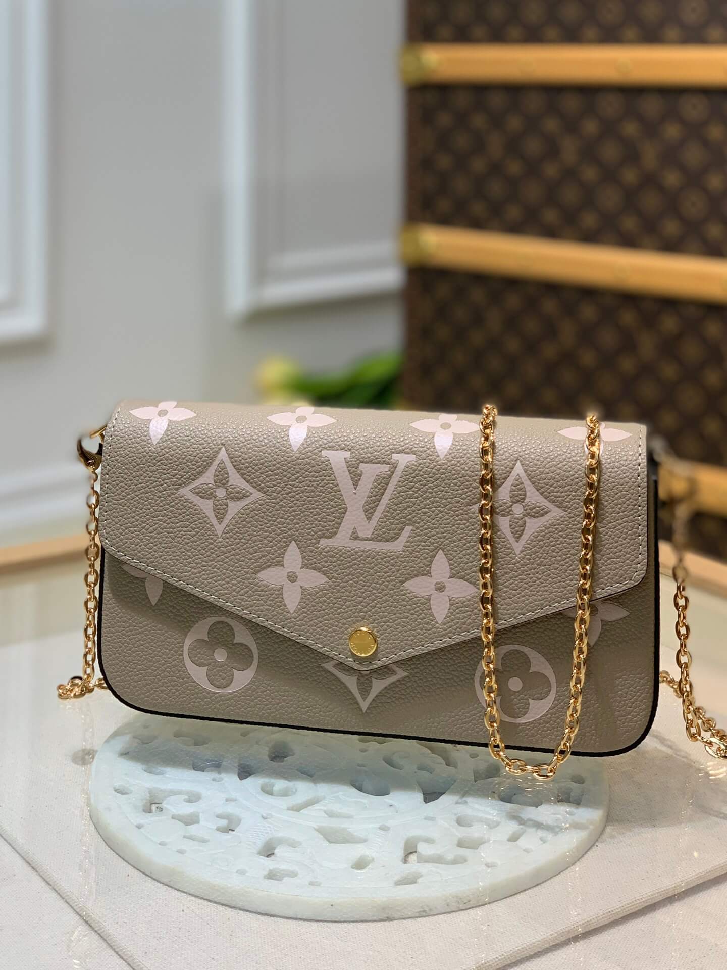 m69977 felicie pochette clutch bag shoulder bag monogram empreinte apricot