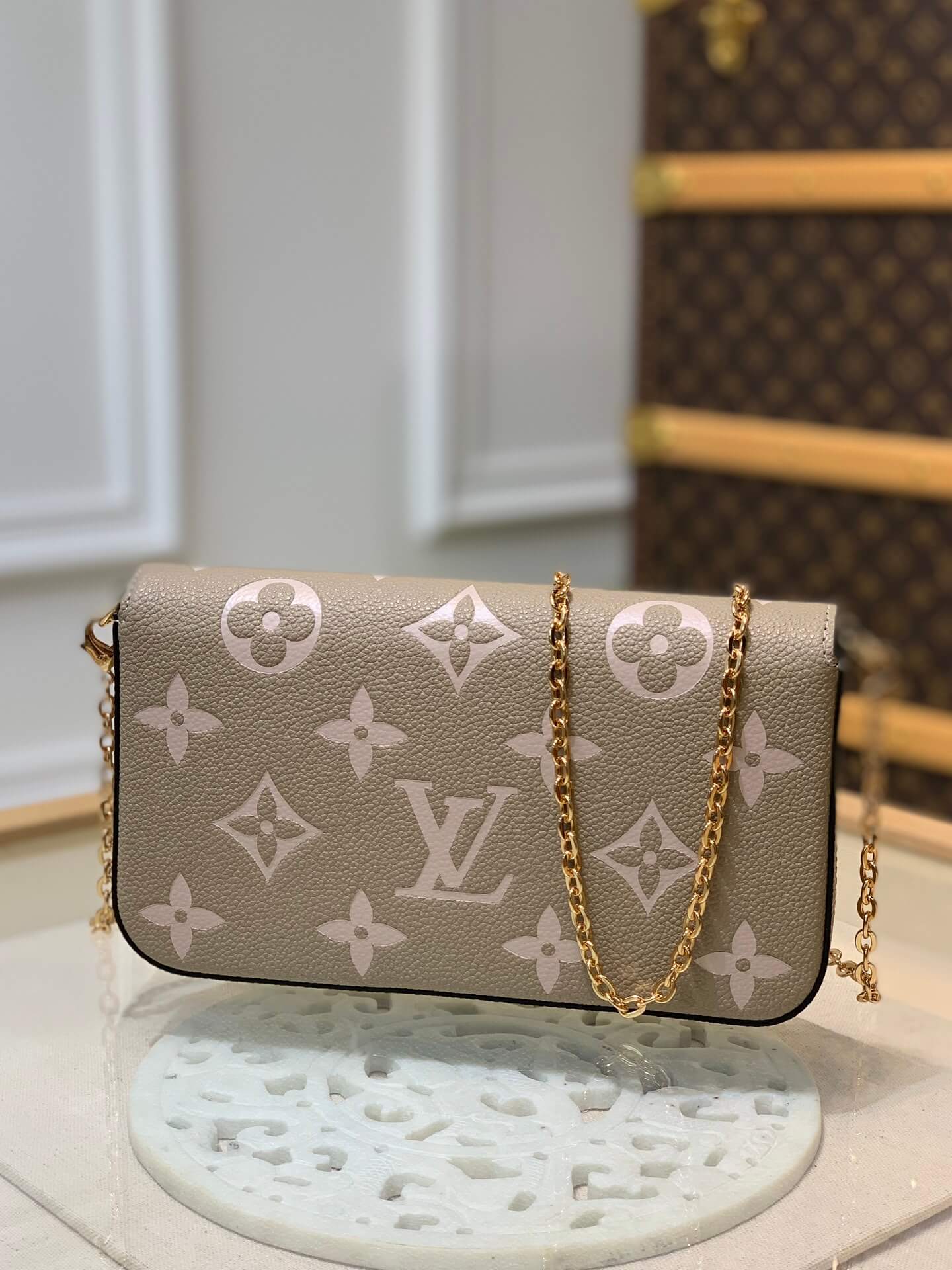 m69977 felicie pochette clutch bag shoulder bag monogram empreinte apricot