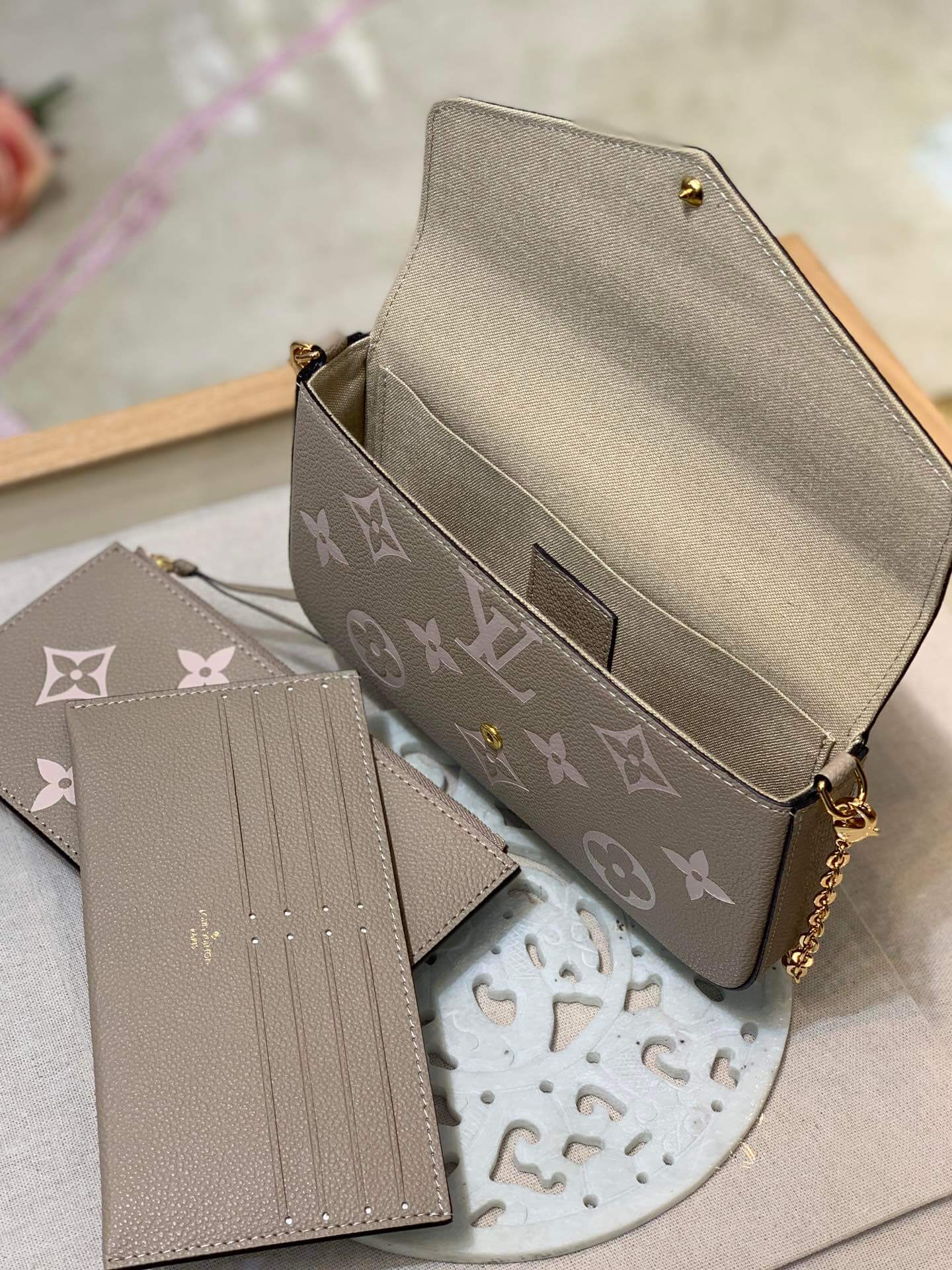m69977 felicie pochette clutch bag shoulder bag monogram empreinte apricot
