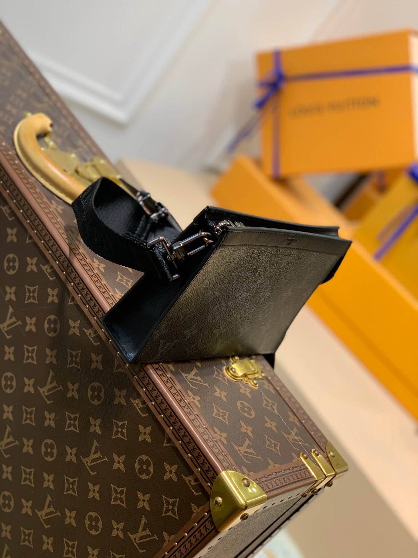 m81124 gaston house blue monogram mens bag messenger bag