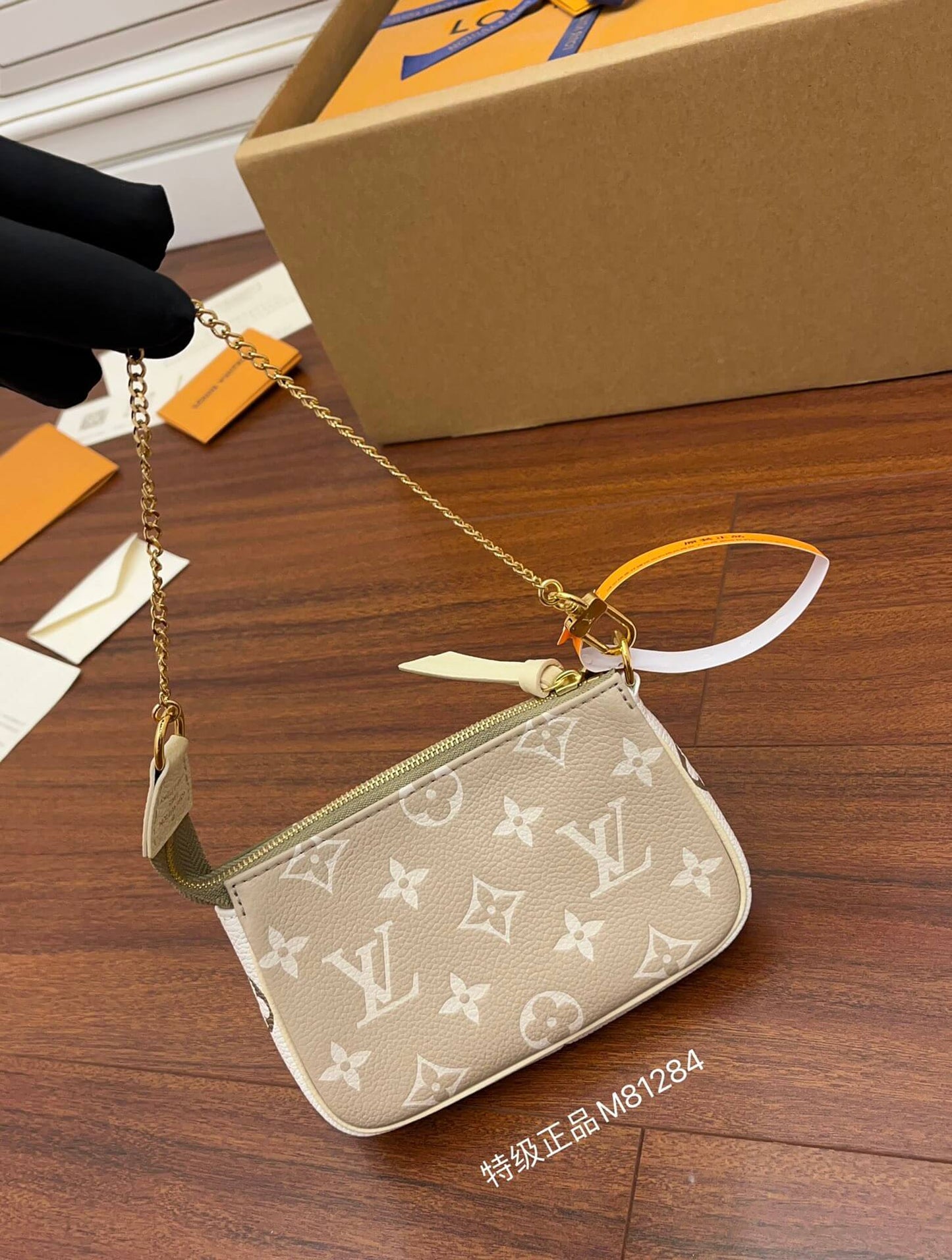 lv m81284 mini pochette accessoires