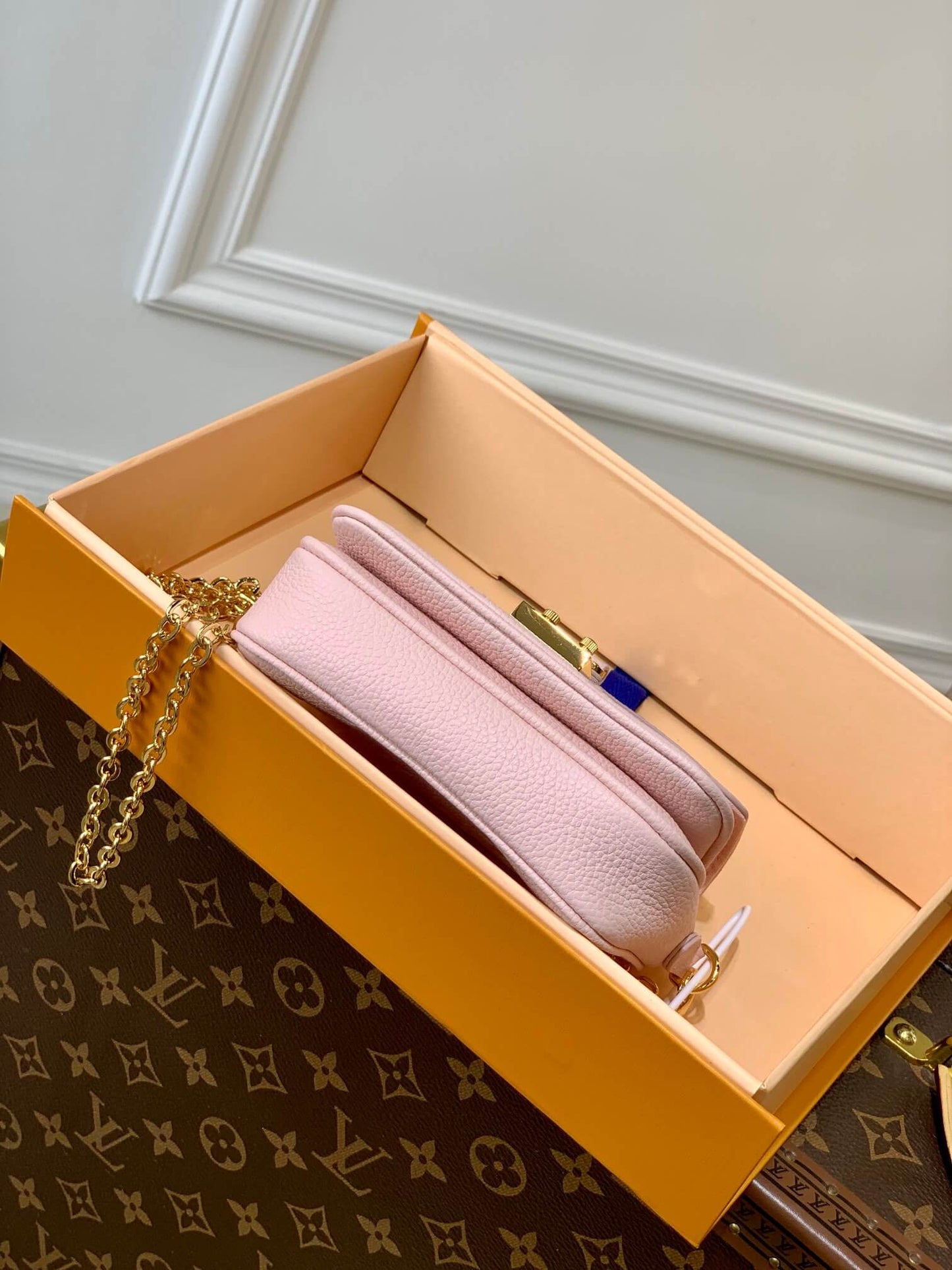 GOLD PINK CHIAN CROSSBODY BAG