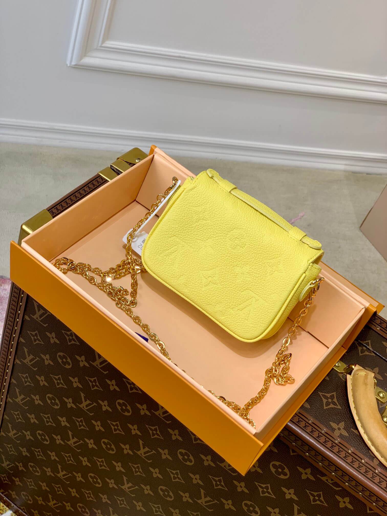 yellow gold chain women's bag