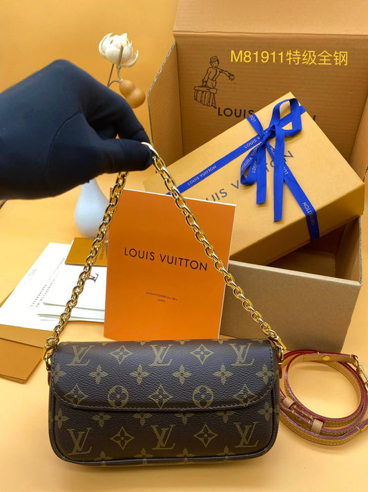 M81911 Small crossbody bag Monogram