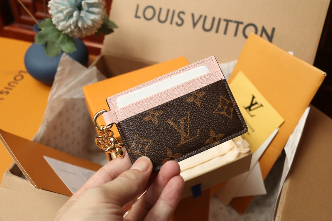 M82739 LV Charms Card Holder Pink