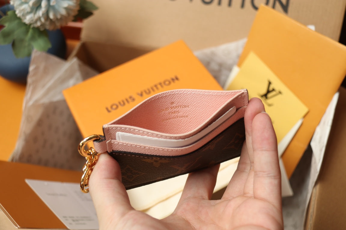 M82739 LV Charms Card Holder Pink