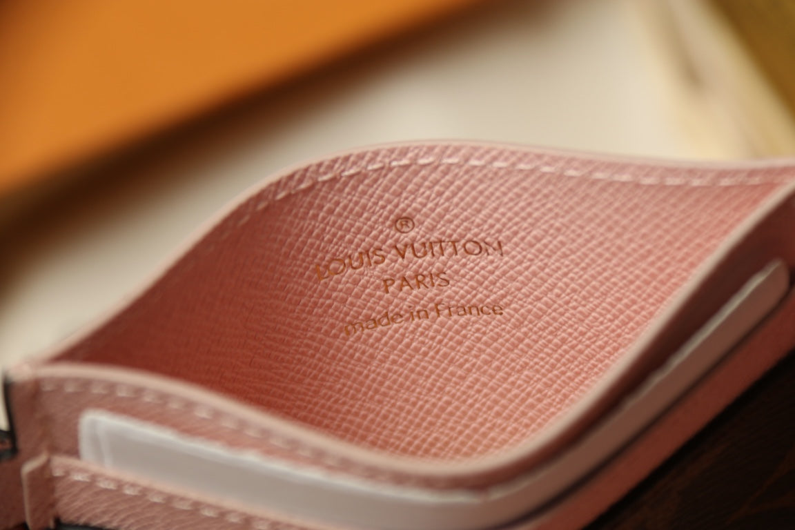 M82739 LV Charms Card Holder Pink
