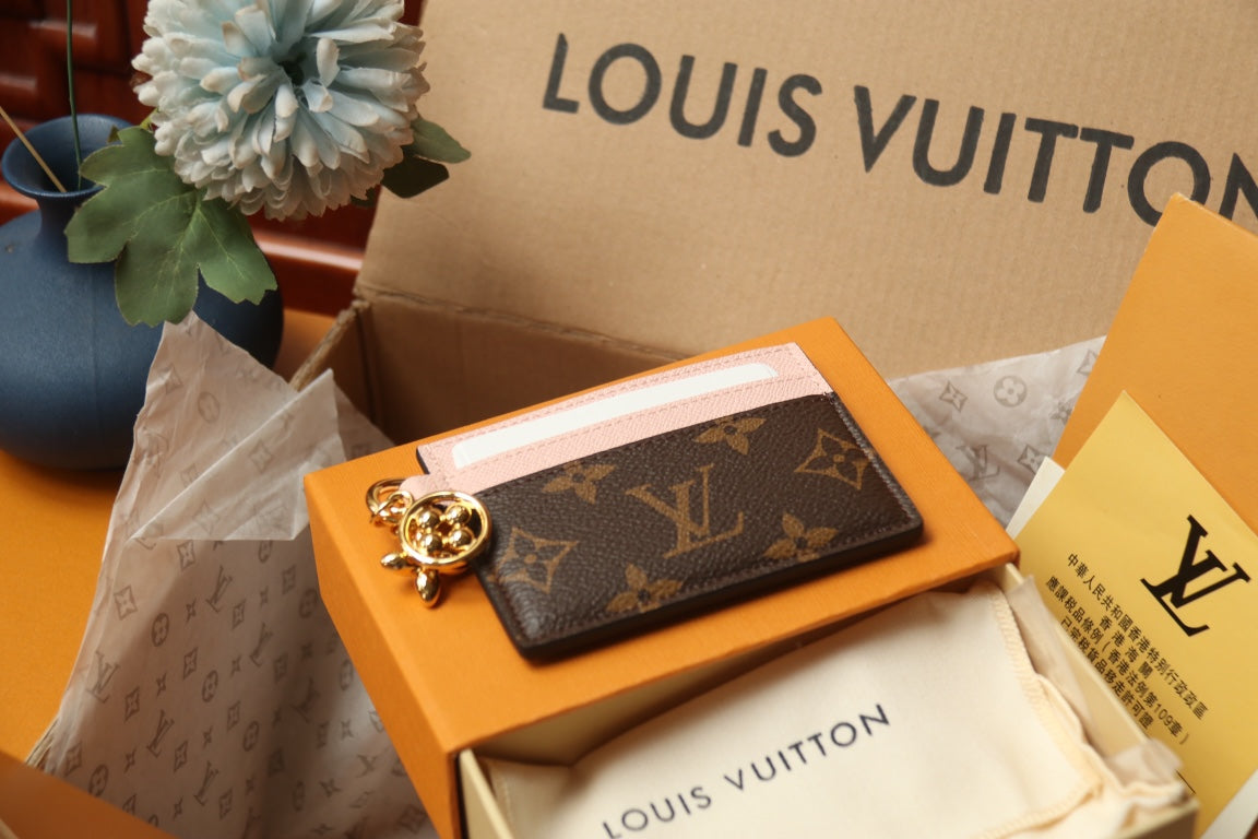 M82739 LV Charms Card Holder Pink