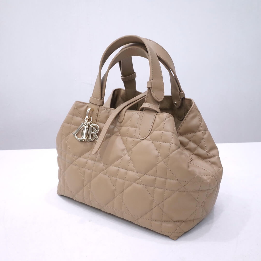 do medium dior toujours bag tan macrocannage calfskin m2821oshj_m900