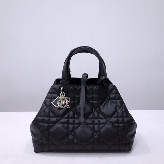 do medium dior toujours bag black macrocannage calfskin m2821oshj_m900