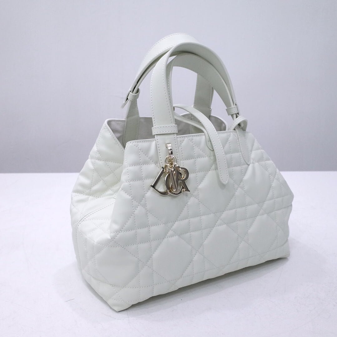 do medium dior toujours bag white macrocannage calfskin m2821oshj_m900