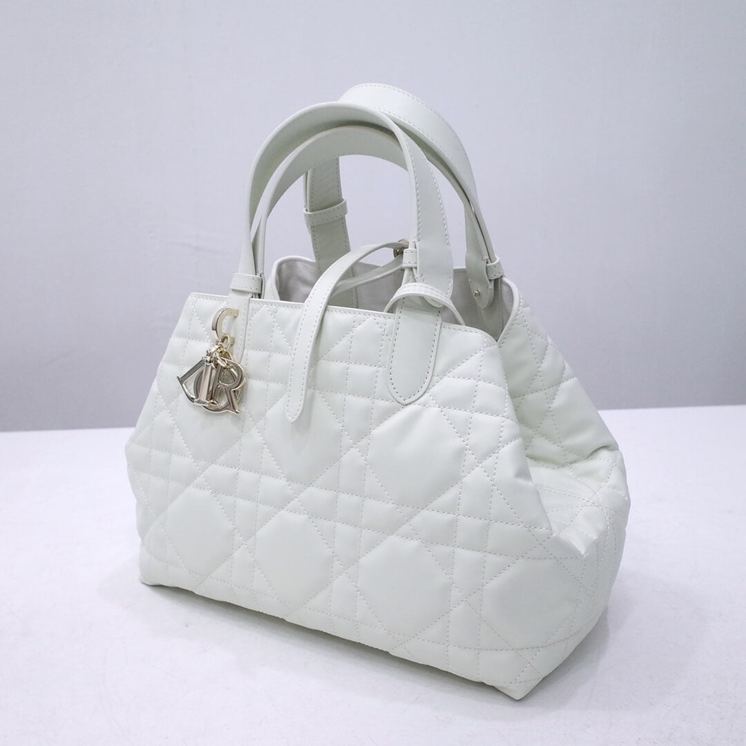 do medium dior toujours bag white macrocannage calfskin m2821oshj_m900