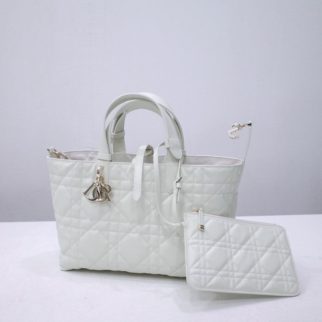 do medium dior toujours bag white macrocannage calfskin m2821oshj_m900