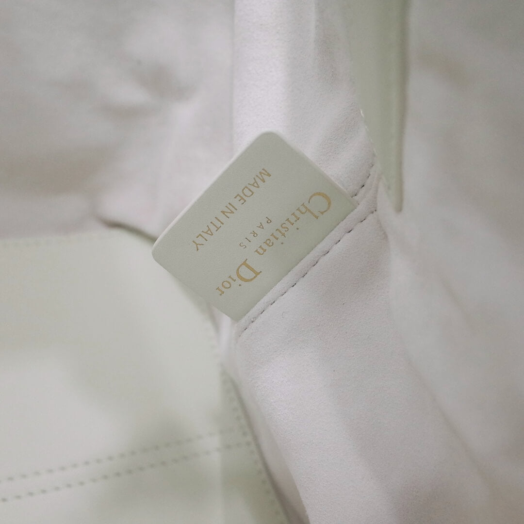 do medium dior toujours bag white macrocannage calfskin m2821oshj_m900