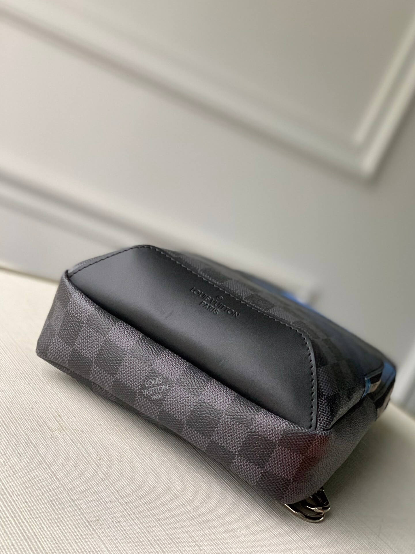 n40403 avenue damier graphite giant chest bag cross body bags blue calfskin mens bag