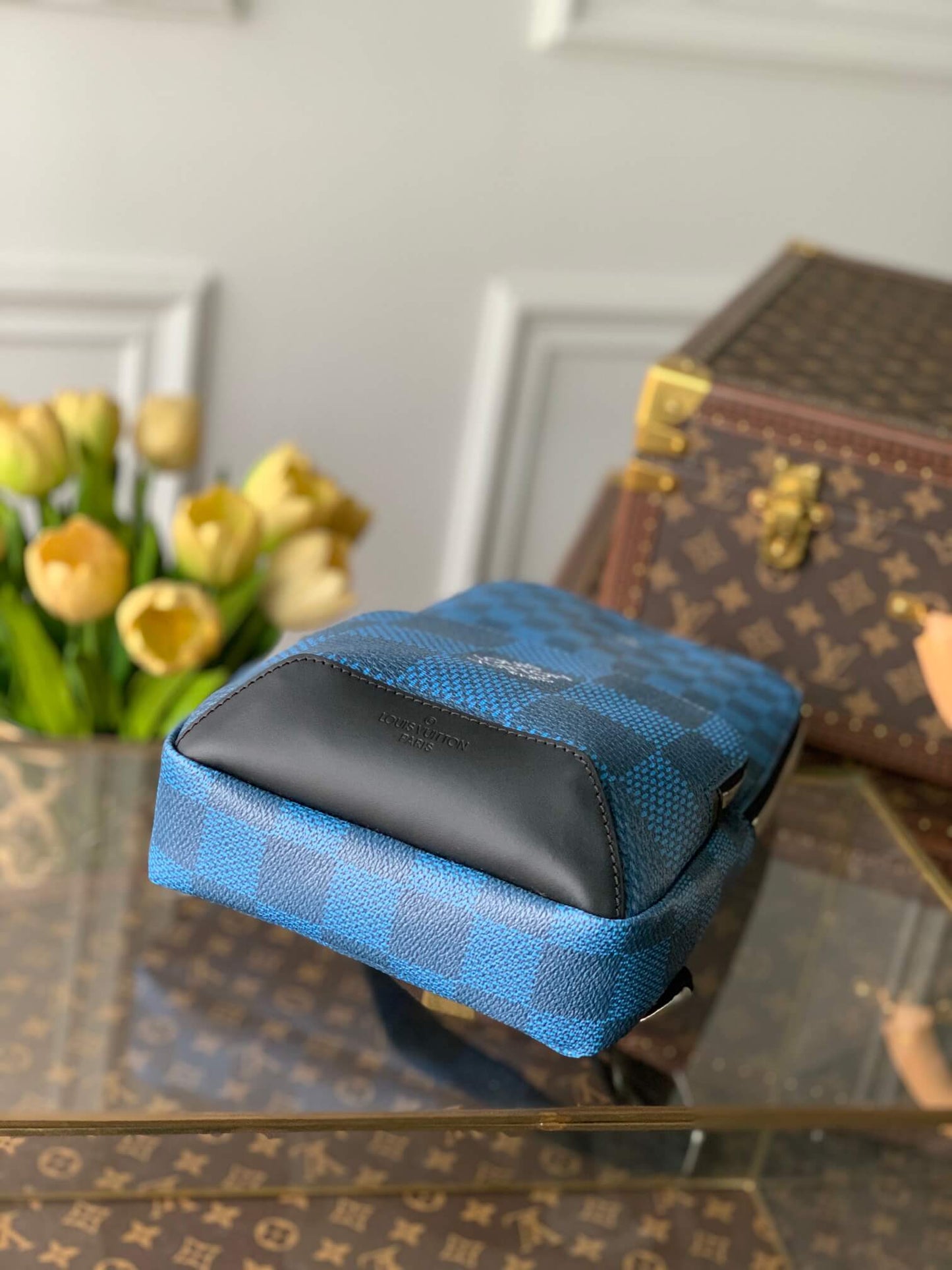 n40403 avenue damier graphite giant chest bag cross body bags blue calfskin