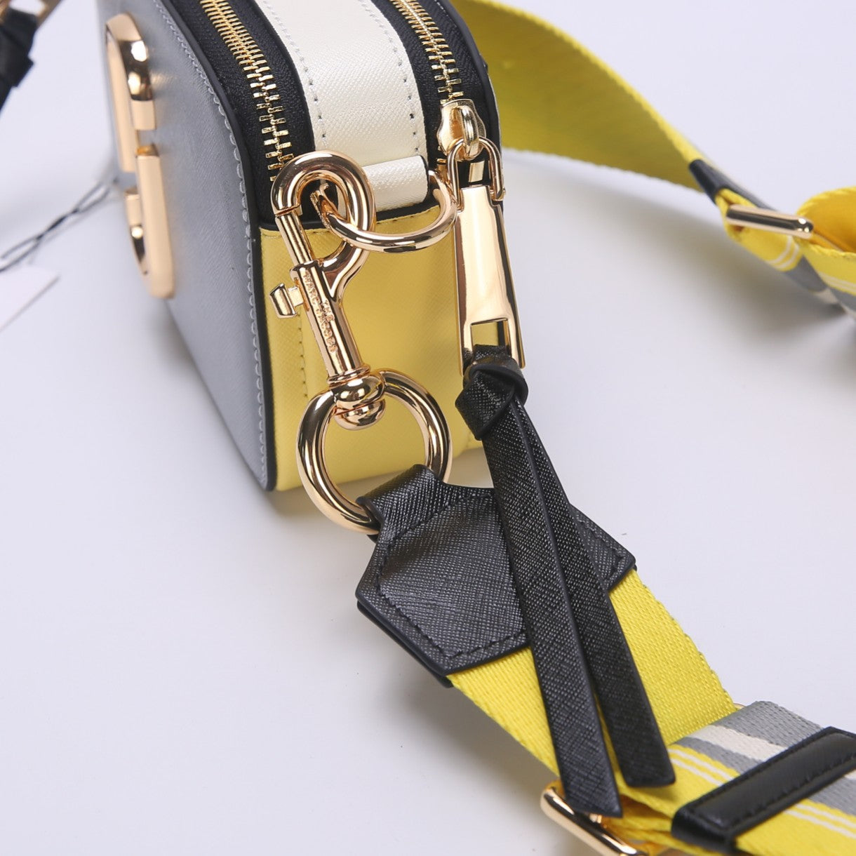 snapshot no128 yellow grey black