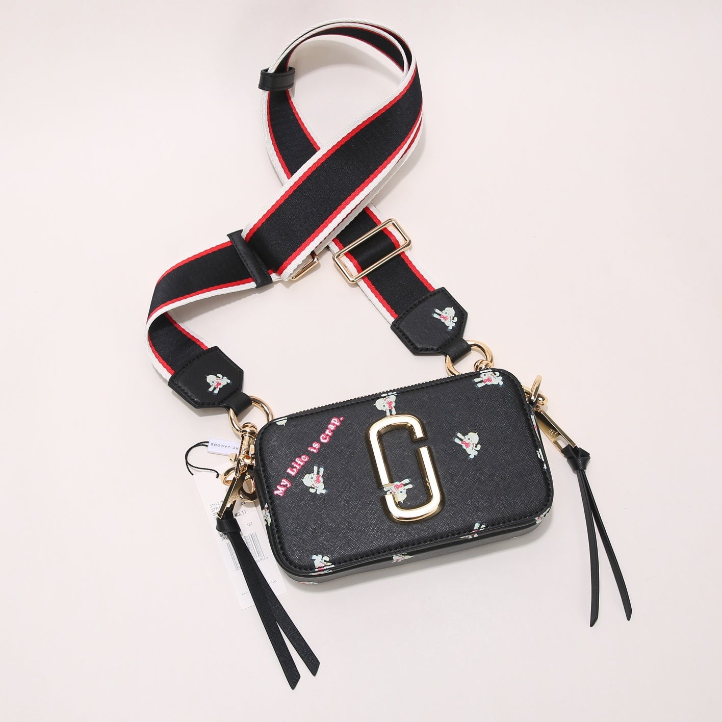 snapshot no132 black dog