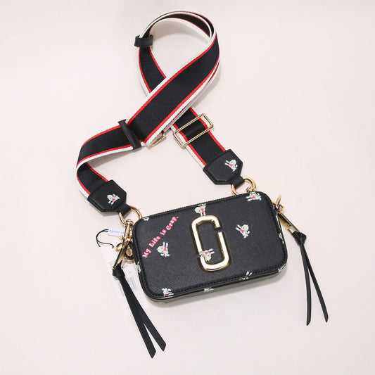 snapshot no132 black dog