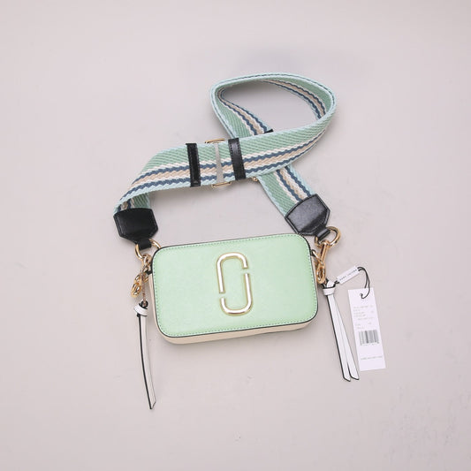 snapshot no143 light green with white