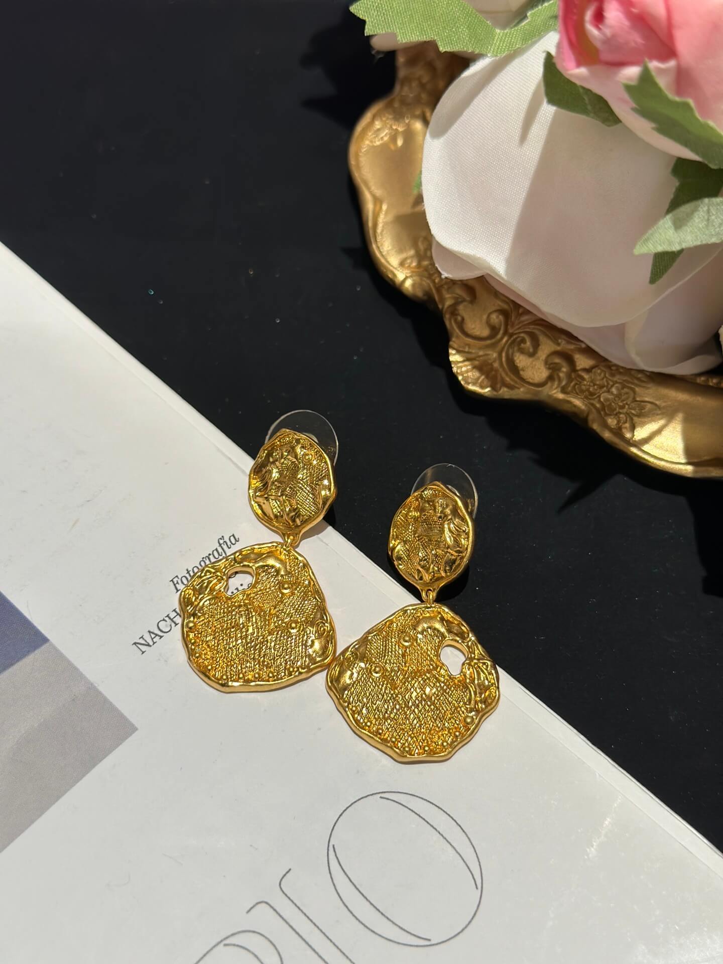 new advanced versatile gold textured curved earrings ehc31