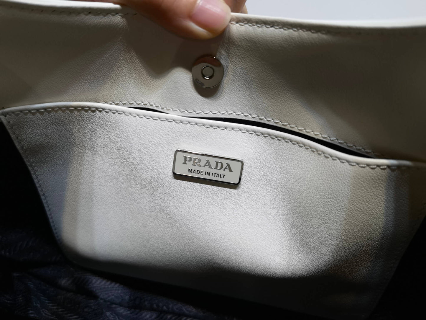 pra 1bc499 cleo brushed leather shoulder bag white