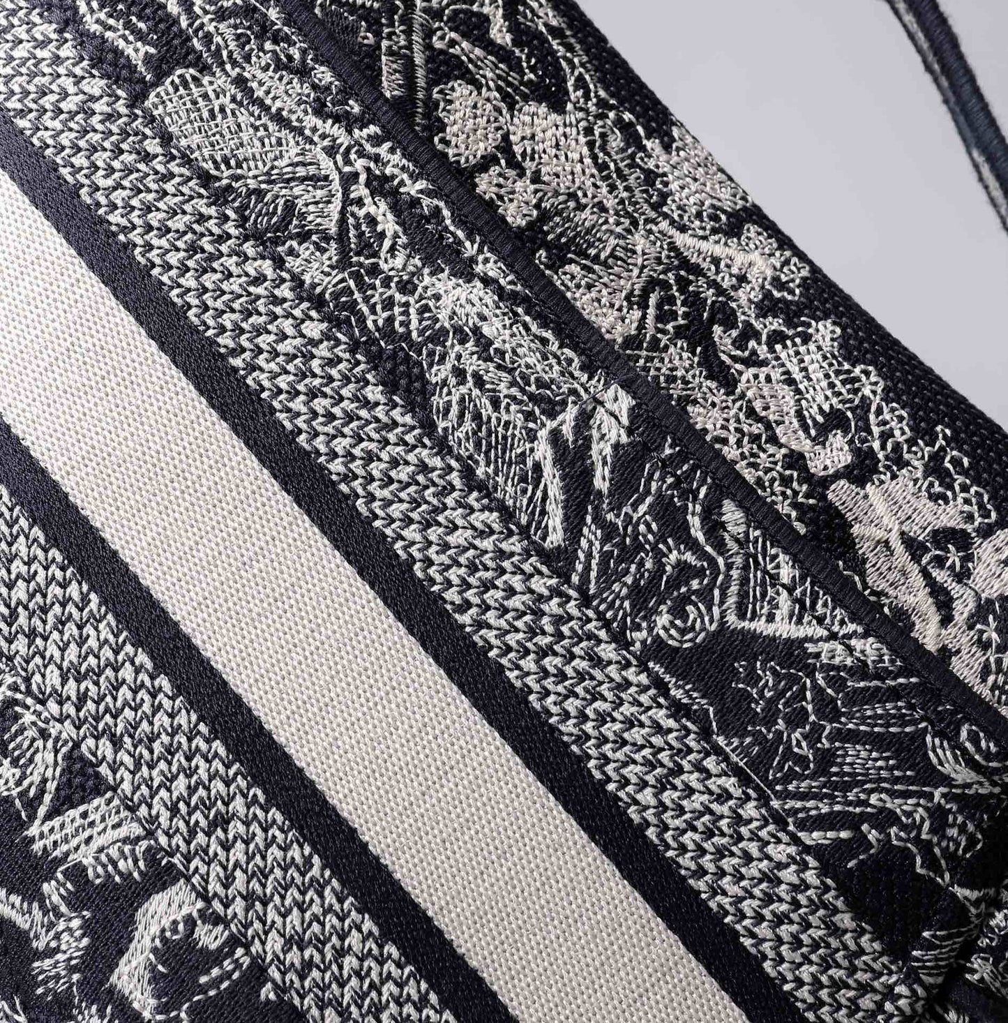 do saddle bag embroidery classic handbag colors black tiger 6815