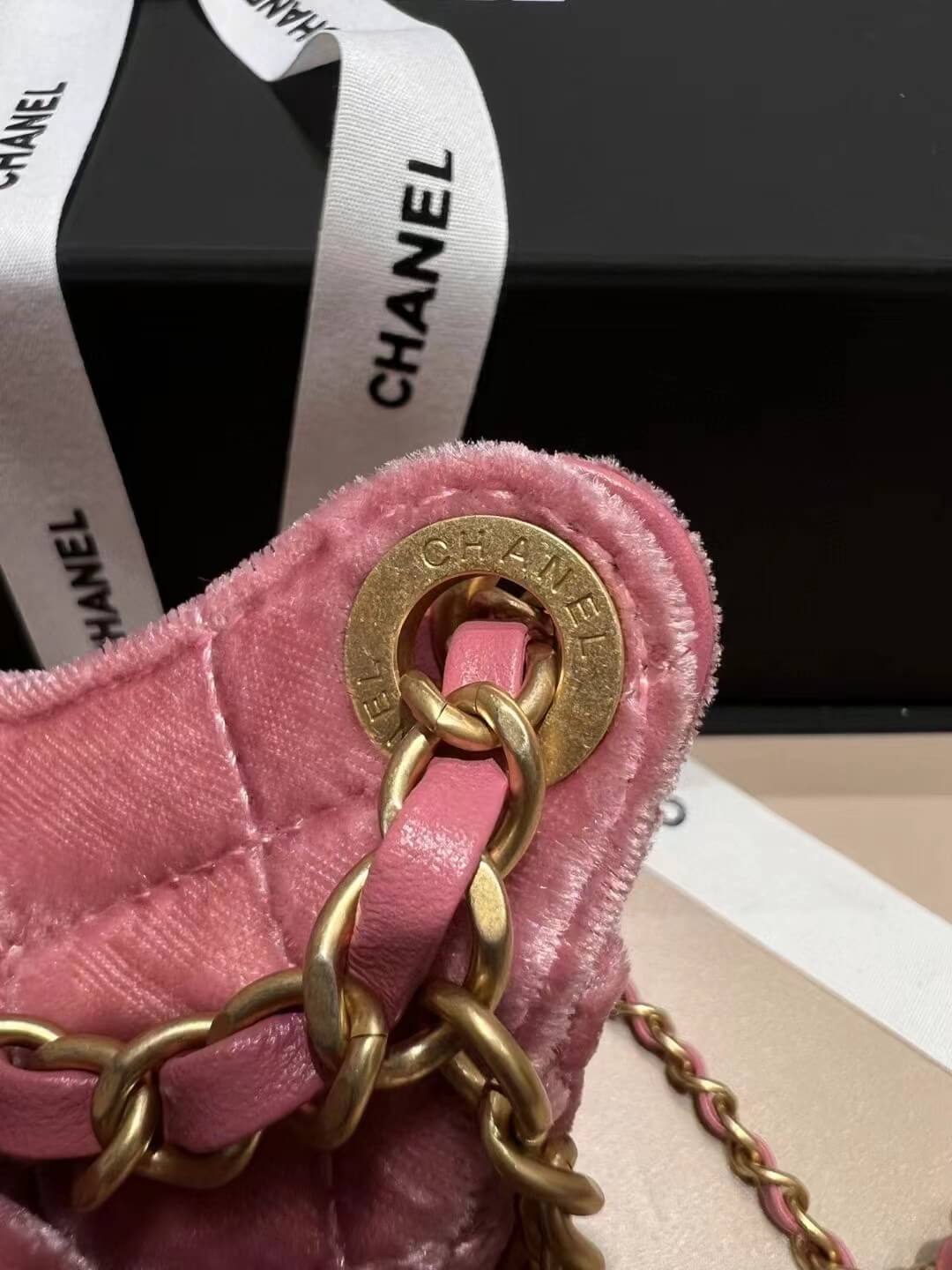 CHA Small Hobo Bag velvet with Gold-Tone Metal AS4323 Pink