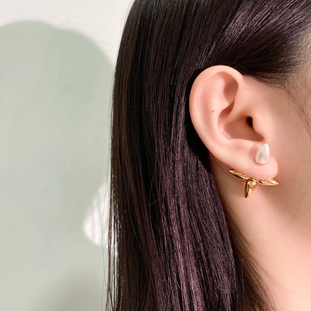 lou smooth metal texture eearrings cross flower silver gold metal with pearl