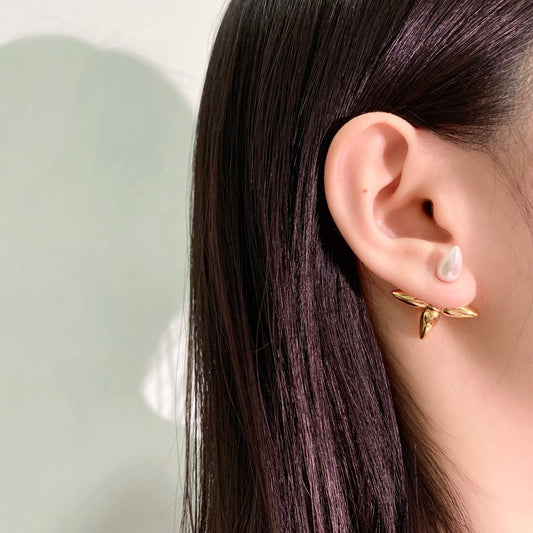 lou smooth metal texture eearrings cross flower silver gold metal with pearl