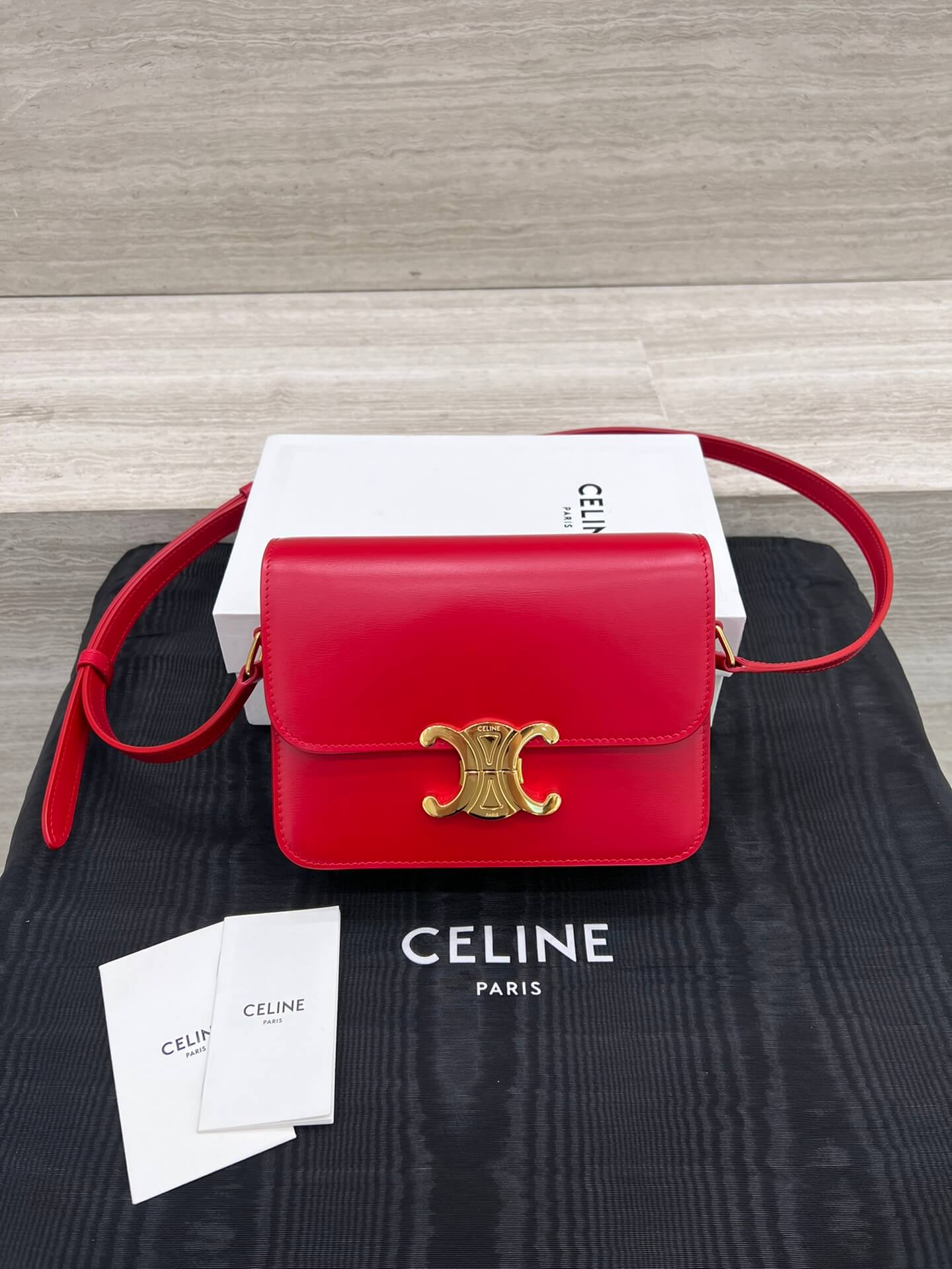 cl 188423 teen triomphe bag in shiny calfskin black