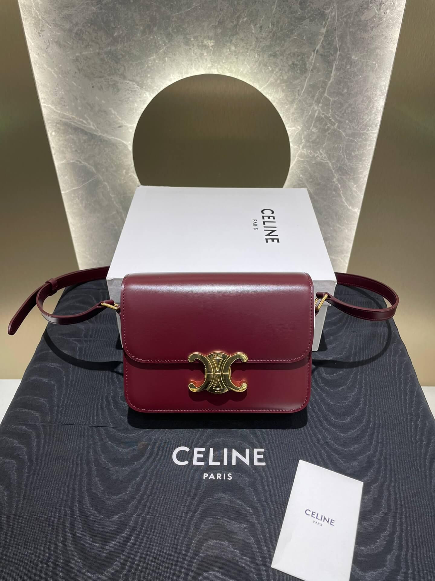 cl 188423 teen triomphe bag in shiny calfskin black