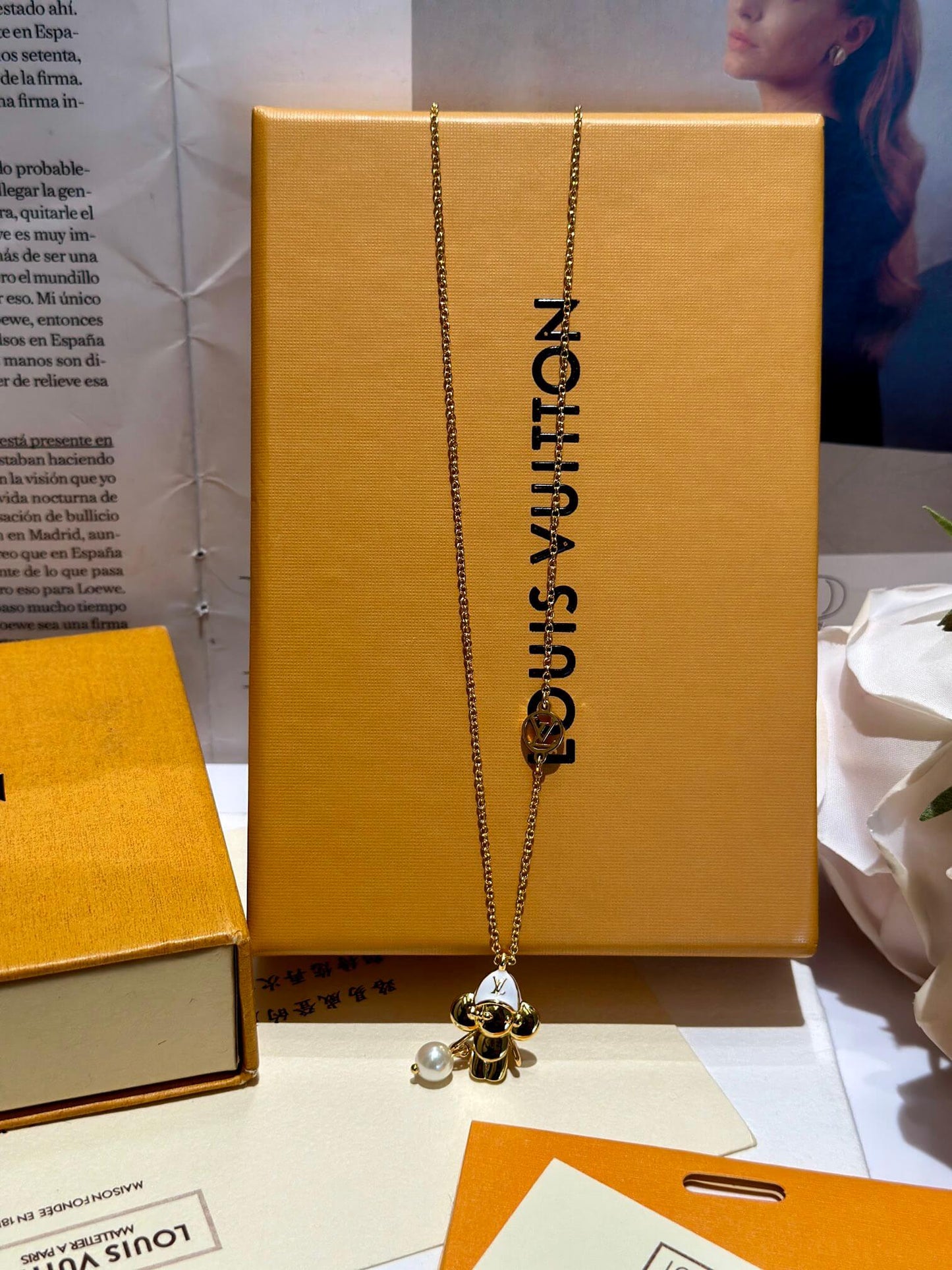 the new seasons high end pearl necklace xlc31 features a stylish and elegant vibe