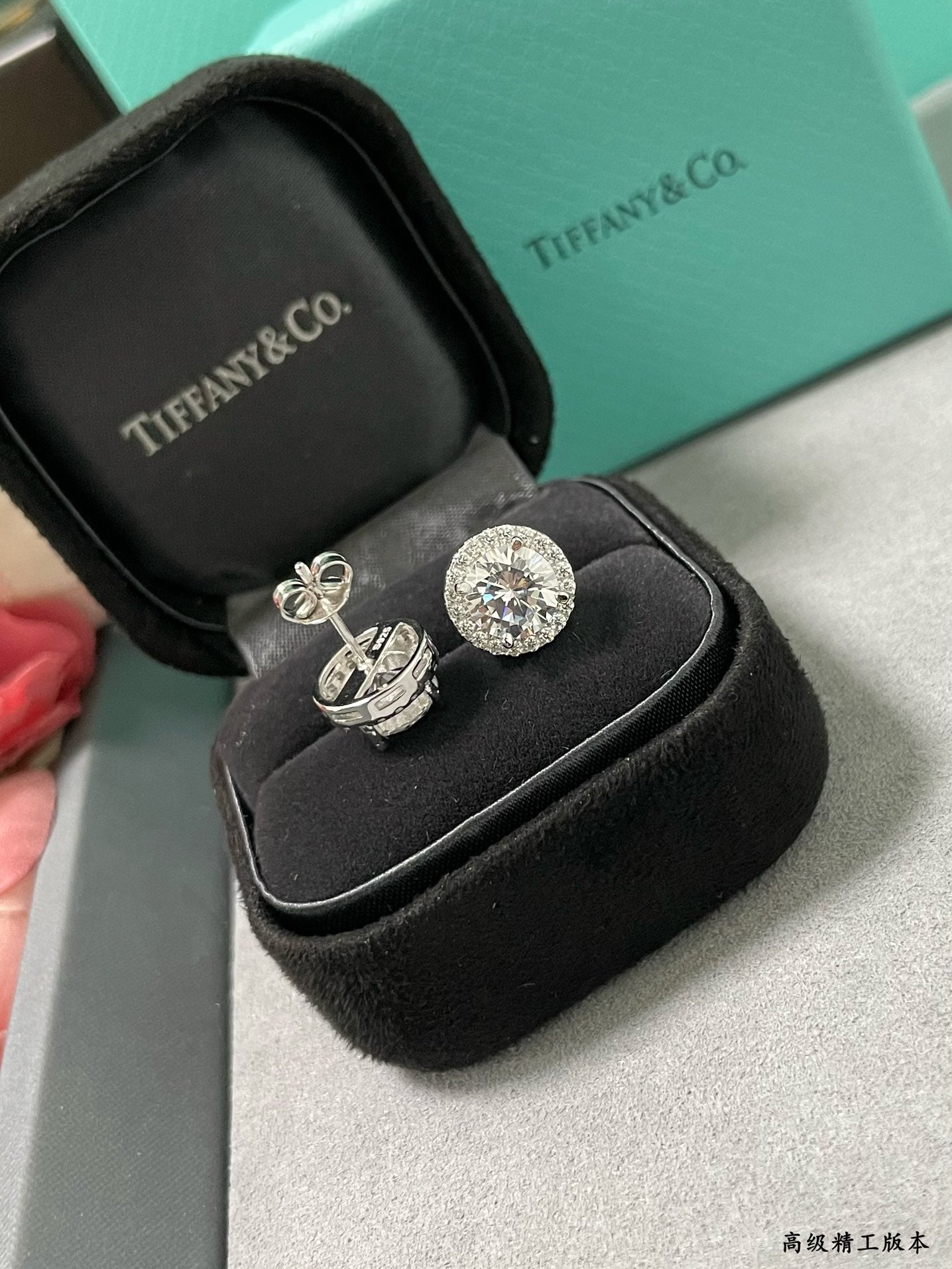 Tiffany round diamond earrings MLD15180
