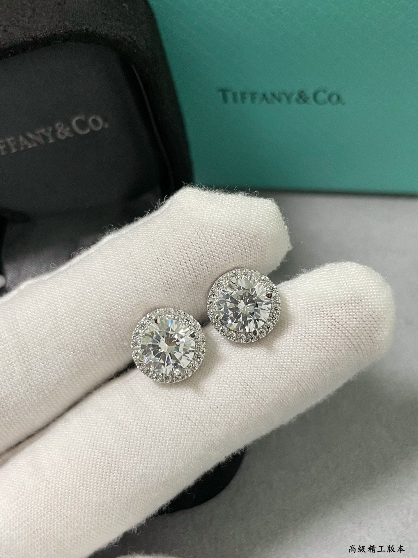 Tiffany round diamond earrings MLD15180