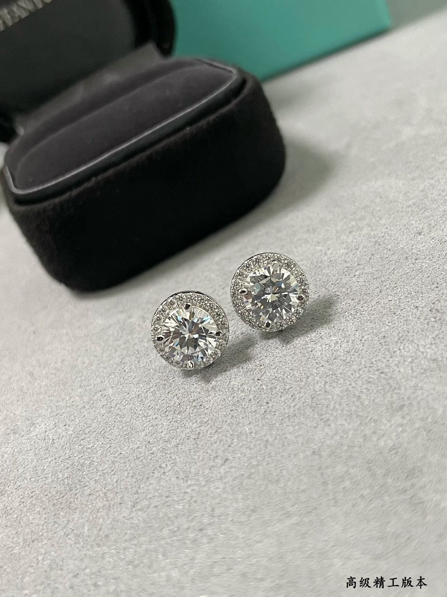 Tiffany round diamond earrings MLD15180