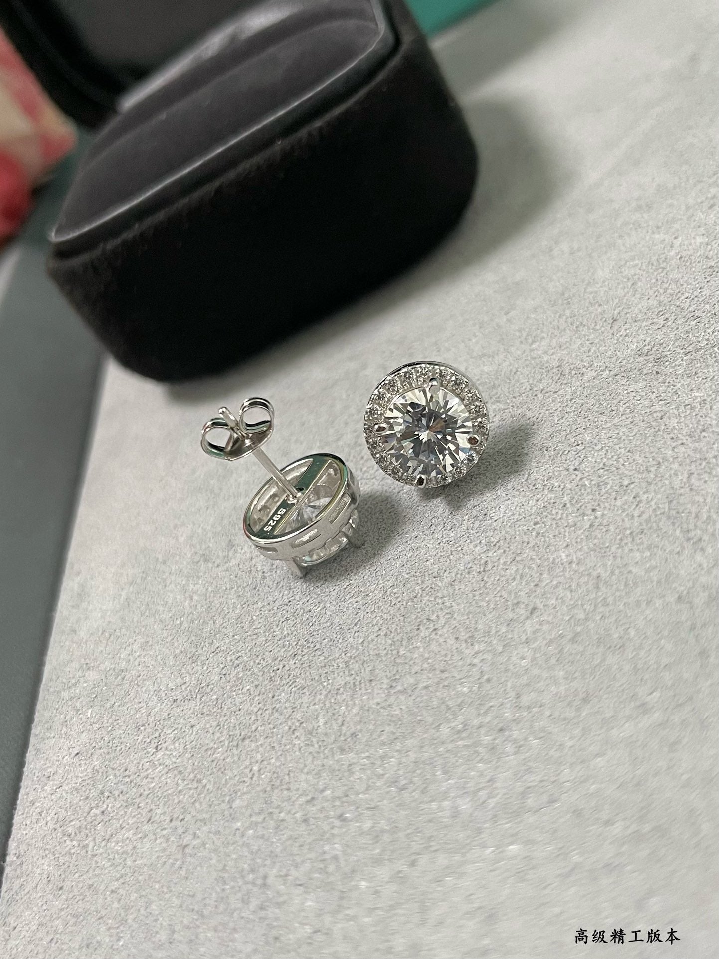 Tiffany round diamond earrings MLD15180