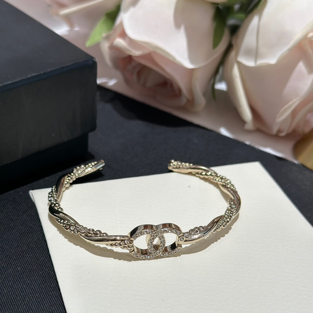 versatile double c twisted pattern diamond bracelet with light luxury small szc2