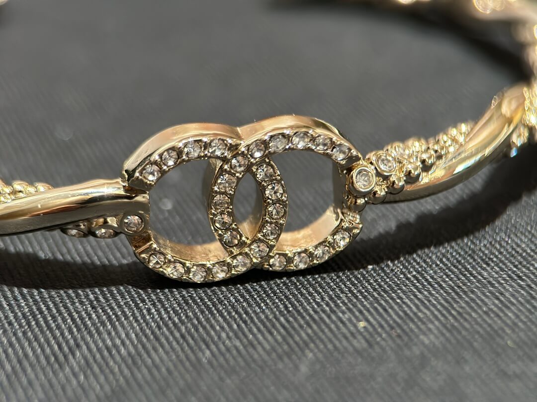 versatile double c twisted pattern diamond bracelet with light luxury small szc2